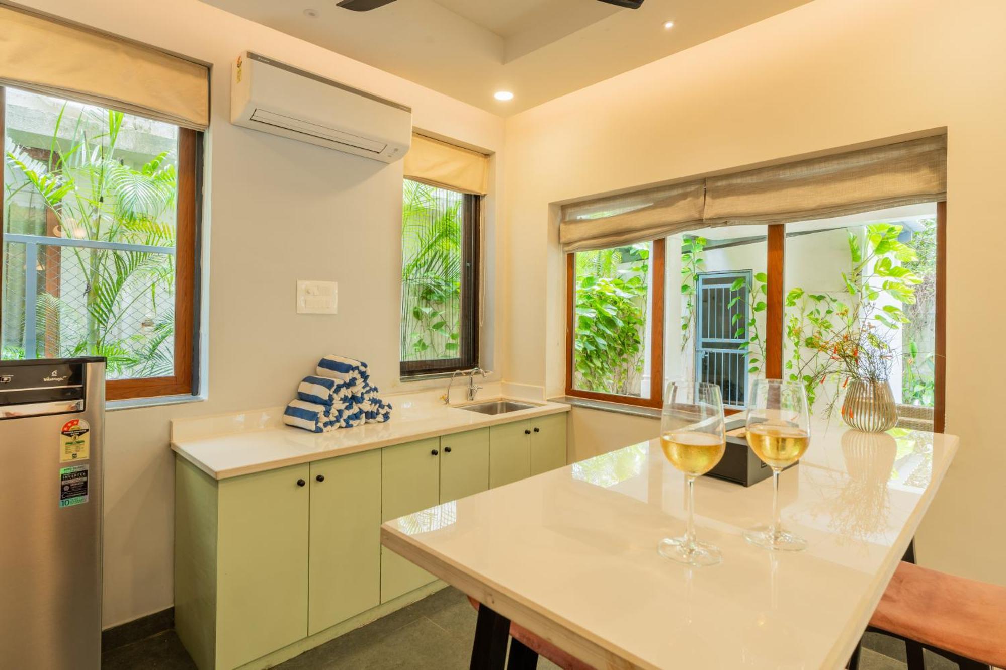 Elivaas 3 Bhk Pvt Pool & Bar - Villa Valerie Oxel Εξωτερικό φωτογραφία